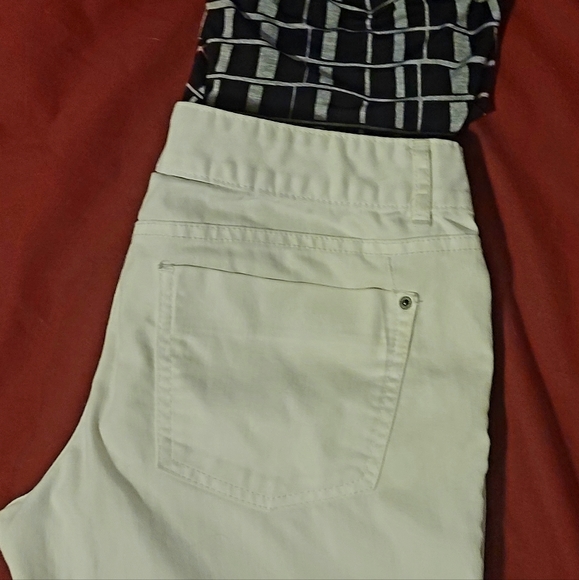 Jennie & MARLIS PETITE shirt size Med with White Skinny pants size 6 fit pants. - Picture 13 of 13